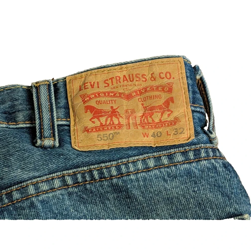 Levi's 550 Mens Jeans 40 x 32 Stonewash Blue Relaxed Fit Tapered Leg 100% Cotton